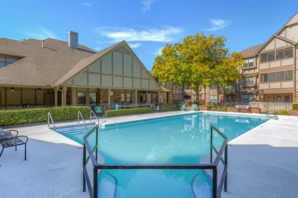 Country Club At Woodland Hills