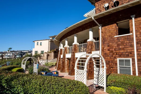 Crown Cove Senior Living