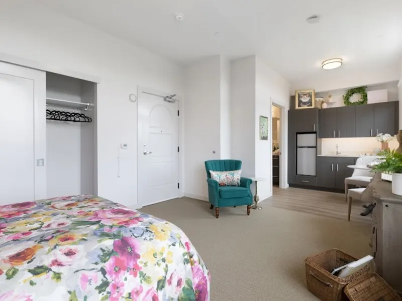 Aegis Living Bellevue Overlake photo 2