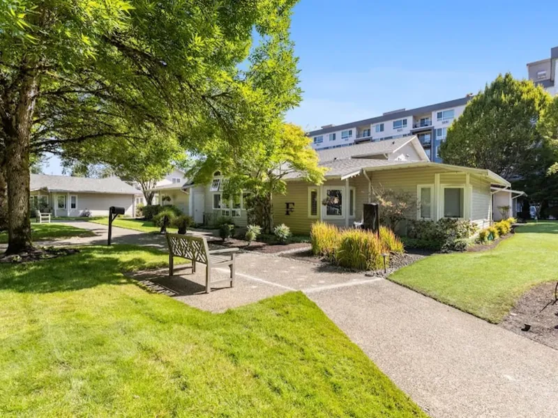 Aegis Living Issaquah photo 6