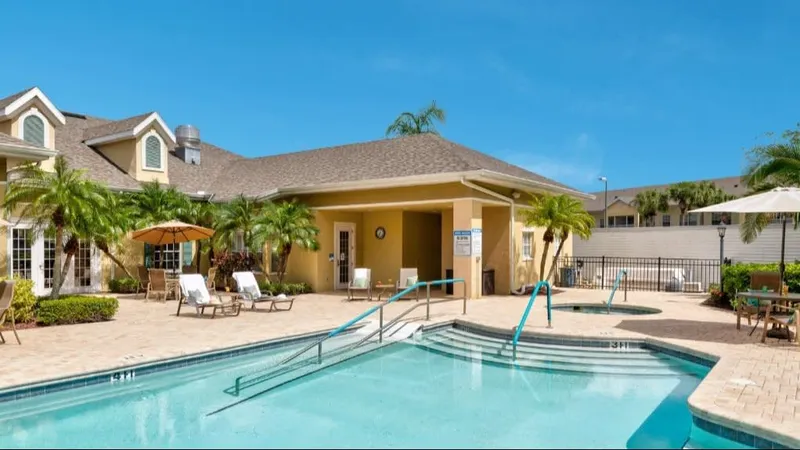 Aston Gardens At Sun City Center photo 4