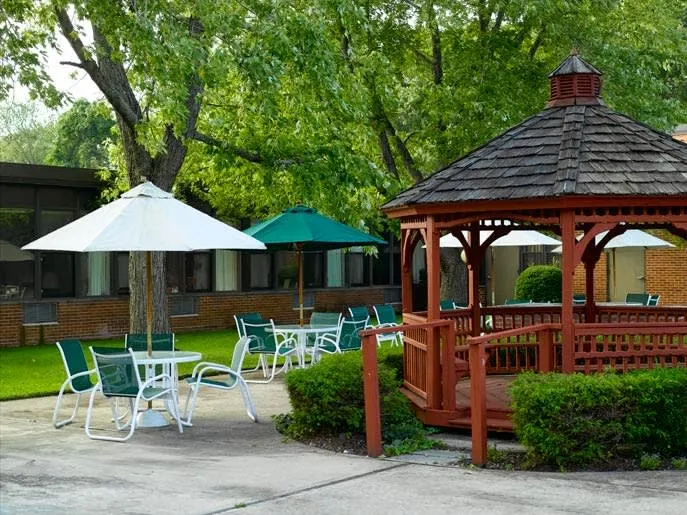 Atria Huntington photo 7