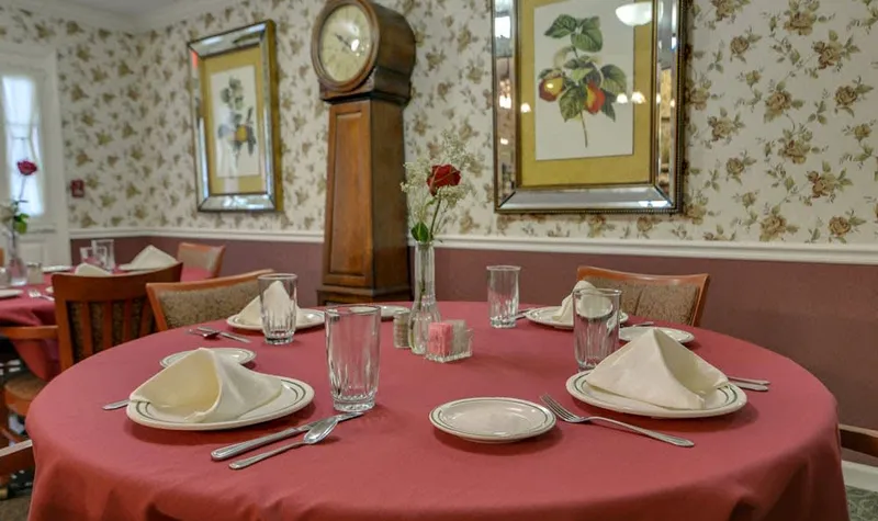 Azalea Court Senior Living photo 8