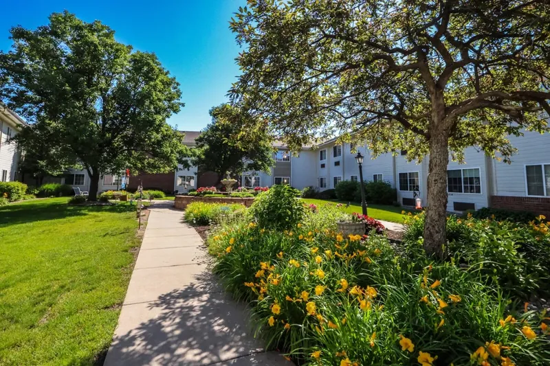 Bailey Pointe Assisted Living at Miracle Hills photo 8