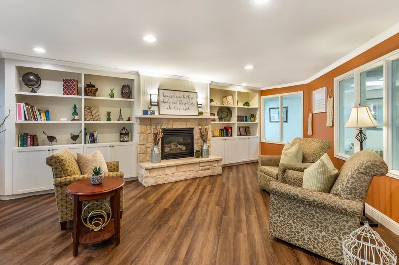 Brookdale Oak Hollow - senior living in Bedford, Texas - photo 2