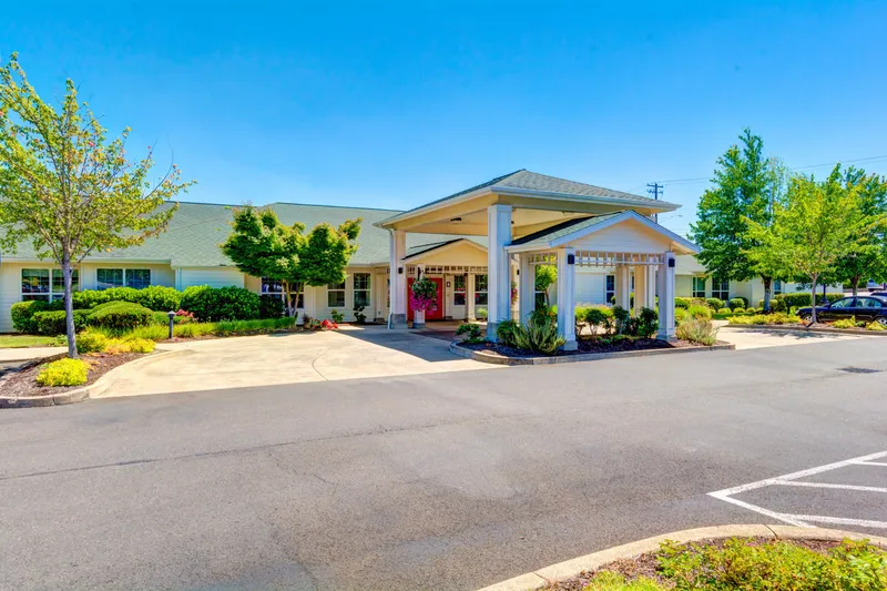 Callahan Court Memory Care - senior living in Roseburg, Oregon - photo 10