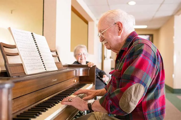 Cascade Park - senior living in Woodburn, Oregon - photo 11