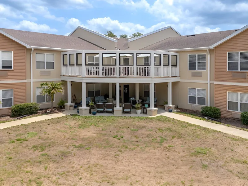 Chapman Manor photo 3