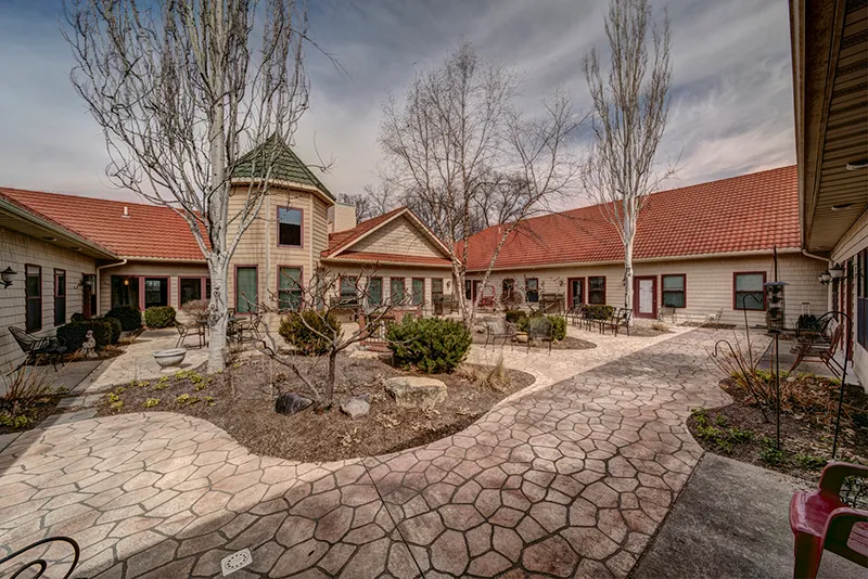 Charter Memory Care of Moline - senior living in Moline, Illinois - photo 11