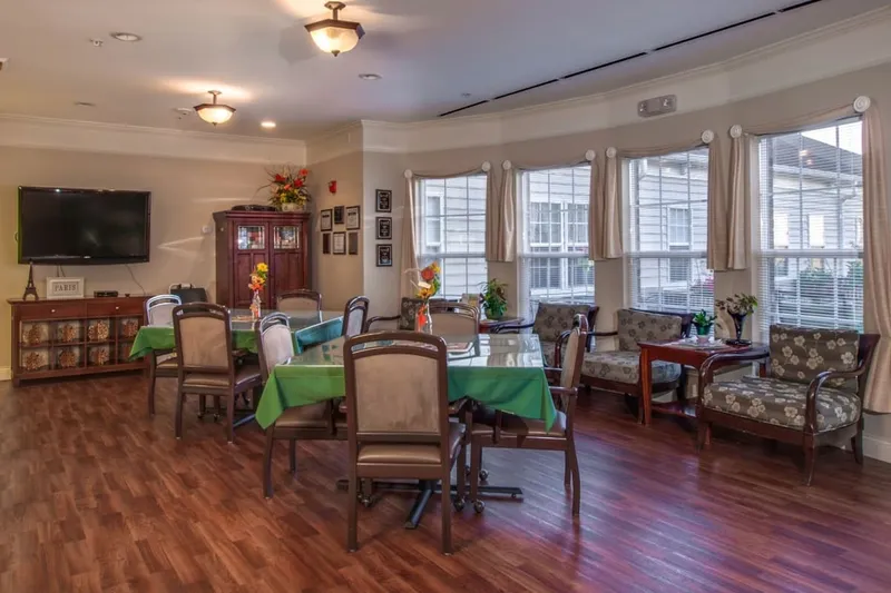 Charter Senior Living of Paris photo 8