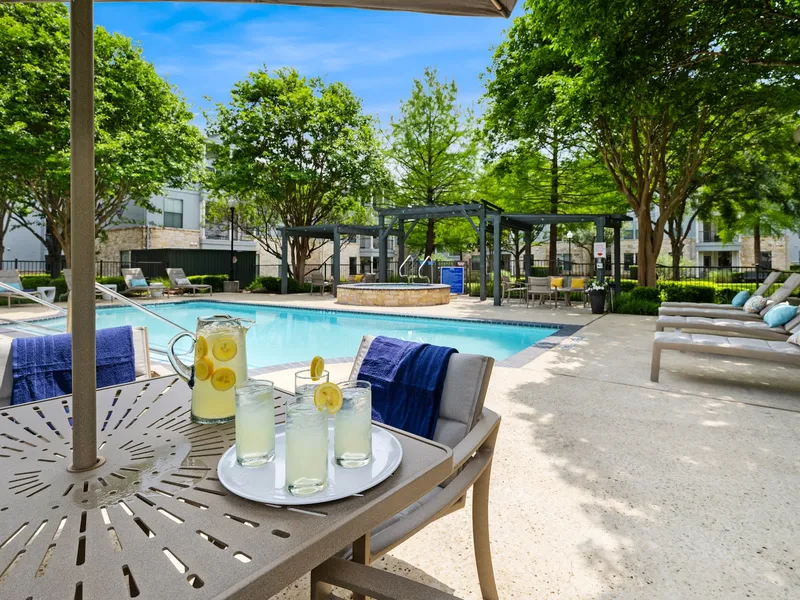 Chateau McKinney photo 2