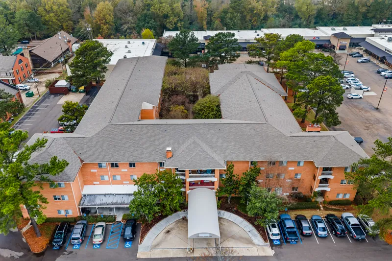 Chateau Ridgeland Sky Active Living - senior living in Ridgeland, Mississippi - photo 2
