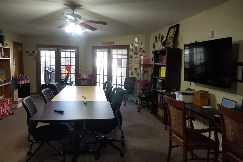 Chisholm Court photo 10