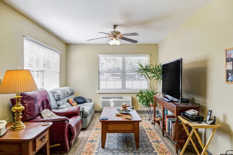 Chisholm Court photo 3