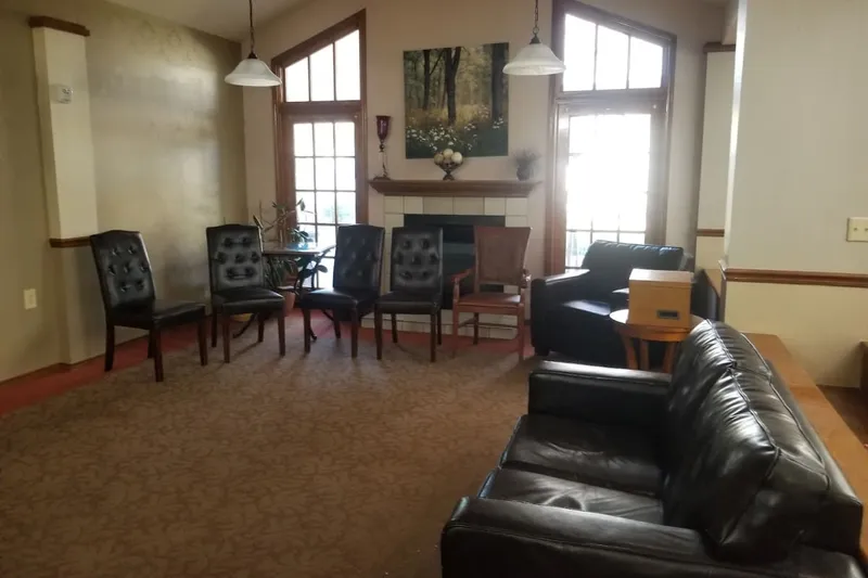 Chisholm Court photo 9