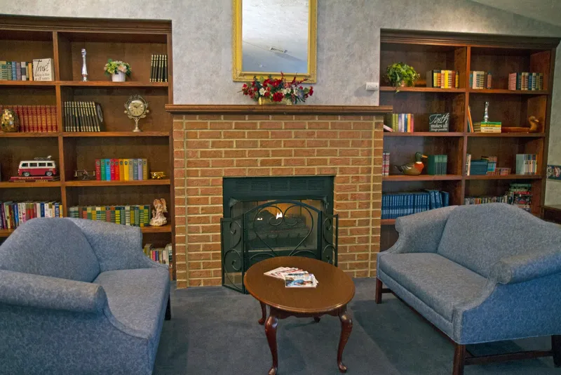 Colonial Courtyard at Bedford photo 2