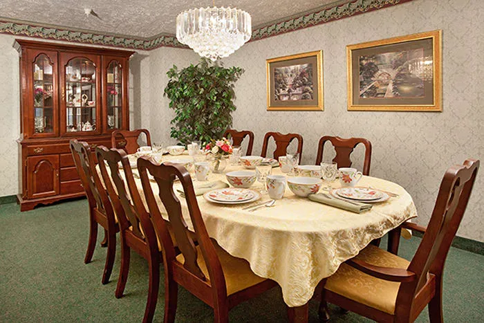 Colonial Courtyard at Bedford photo 4