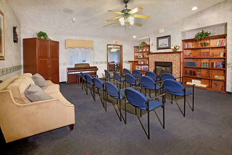 Colonial Courtyard at Tyrone photo 5