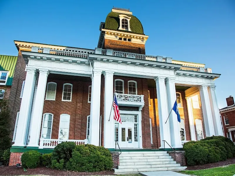 Commonwealth Senior Living at Stratford House photo 3