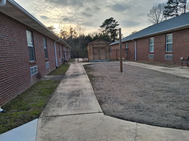 Countrywood Manor Assisted Living - Assisted Living in Mantachie, Mississippi