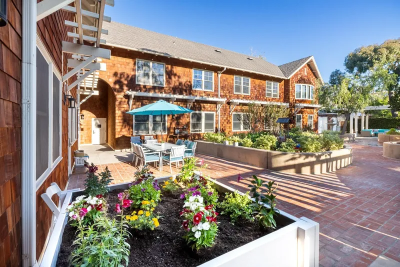 Crown Cove Senior Living photo 5