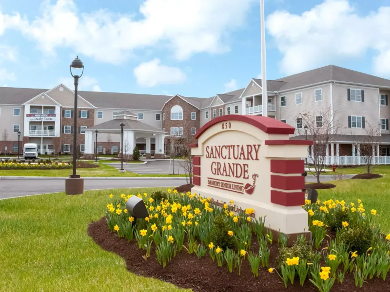 Danbury Sanctuary Grande North Canton - senior living in North Canton, Ohio - photo 5
