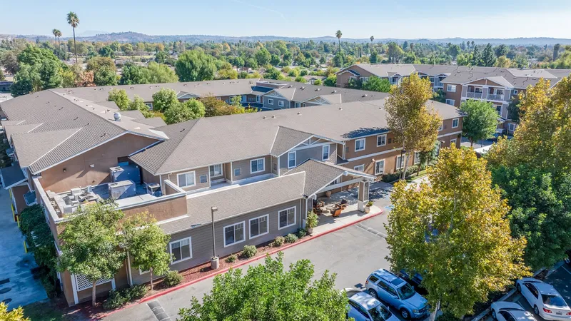 Discovery Commons Raincross Senior Living photo 4