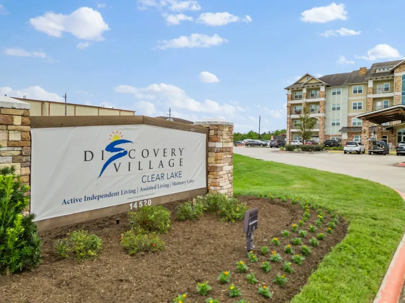 Discovery Village at Clear Lake photo 3