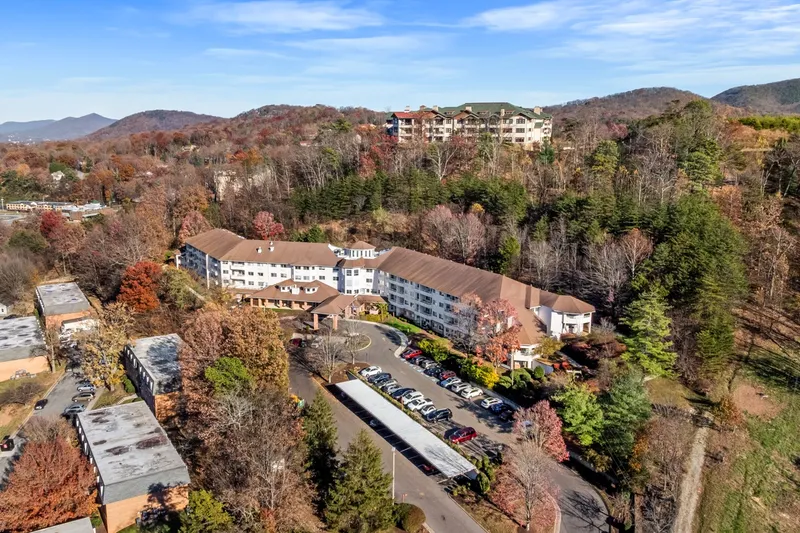 Elm Park Estates Sky Active Living - senior living in Roanoke, Virginia - photo 3