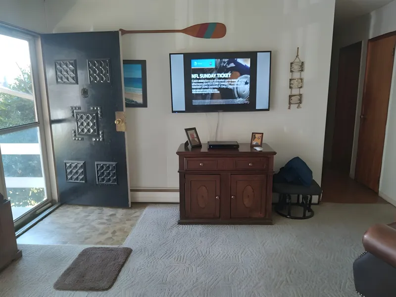 Hampshire Center photo 8