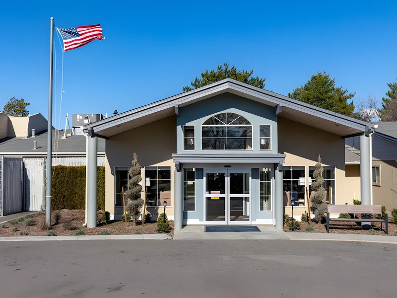 Hawthorne Court photo 2