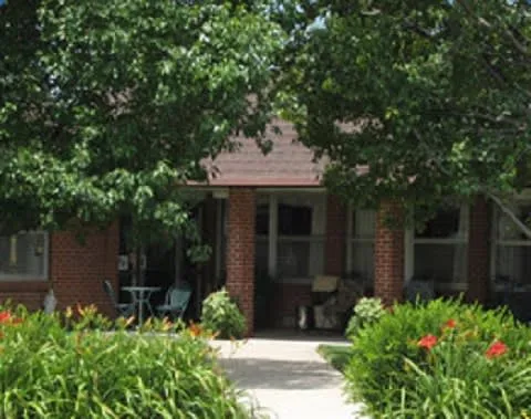 Hilltop Manor photo 2