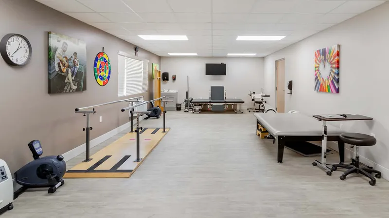 Holly Hill Nursing & Rehabilitation Center - senior living in Sulphur, Louisiana - photo 4