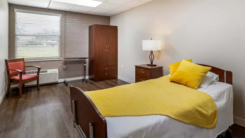 Holly Hill Nursing & Rehabilitation Center - senior living in Sulphur, Louisiana - photo 6