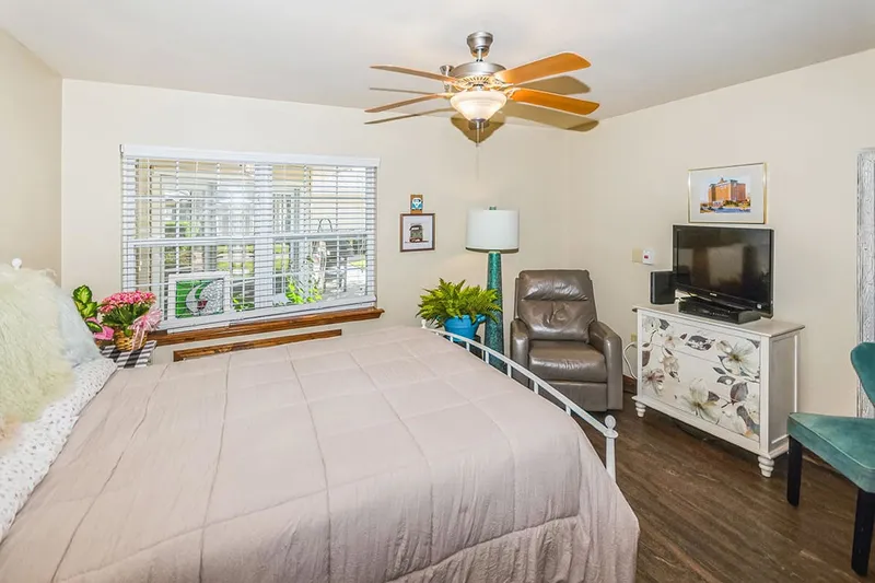 Lakewell Court photo 6