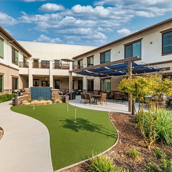 Loma Clara Senior Living photo 7