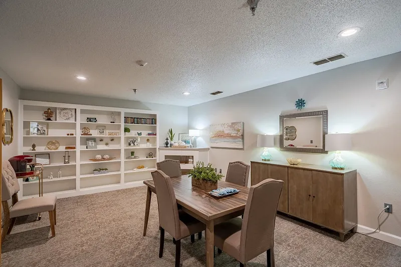 Mackenzie Court photo 4