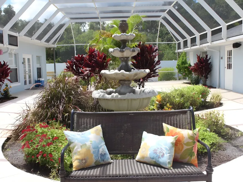 Magnolia Manor photo 2