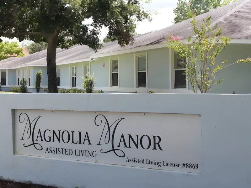 Magnolia Manor photo 3