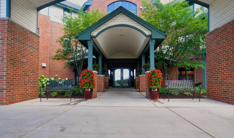 Meadowmere & Mitchell Manor Oak Creek photo 9