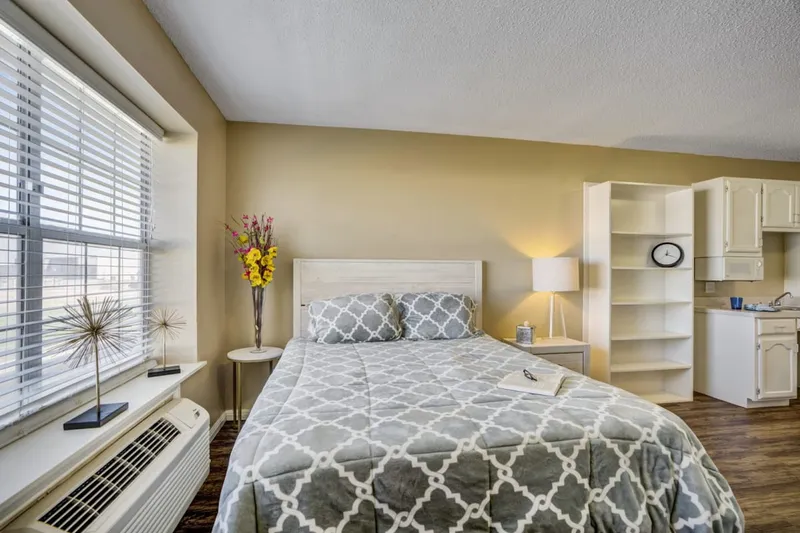 Meredith Court photo 6