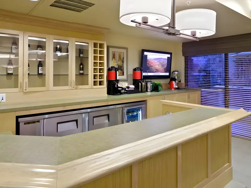 Merrill Gardens at Bankers Hill photo 4