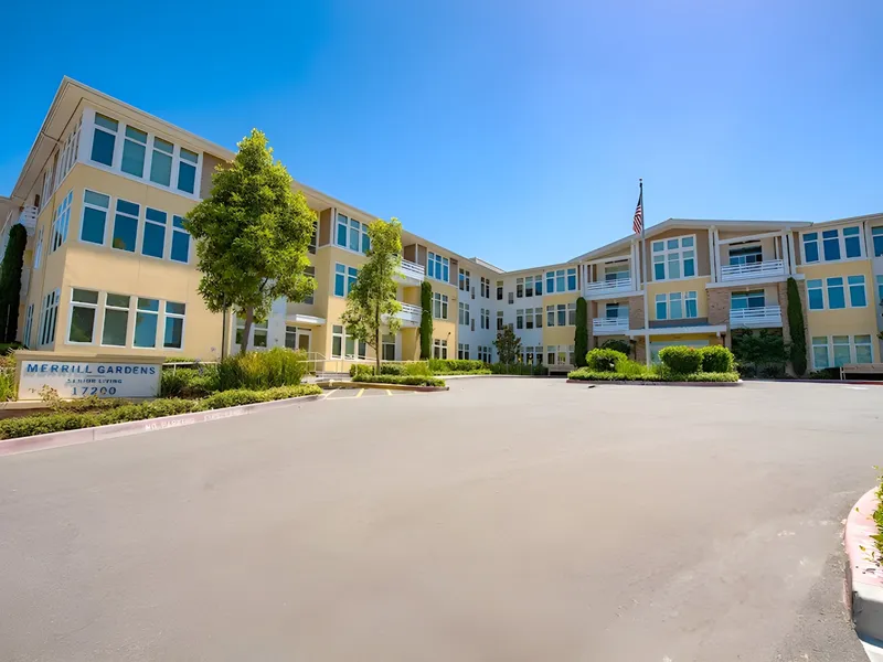 Merrill Gardens at Huntington Beach photo 2