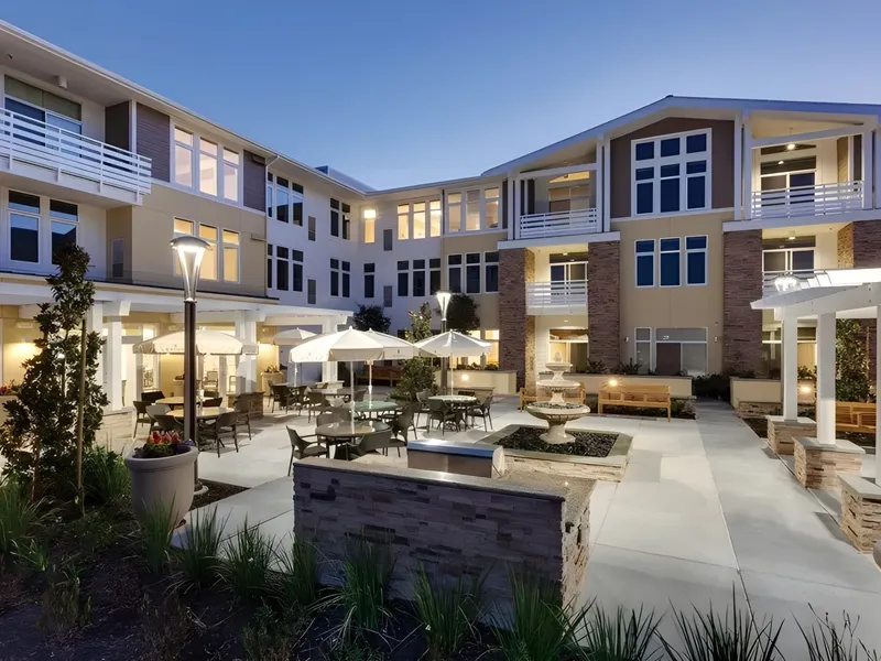 Merrill Gardens at Huntington Beach photo 8