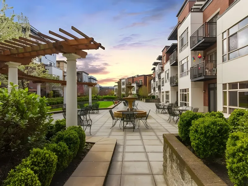 Merrill Gardens at The University photo 2