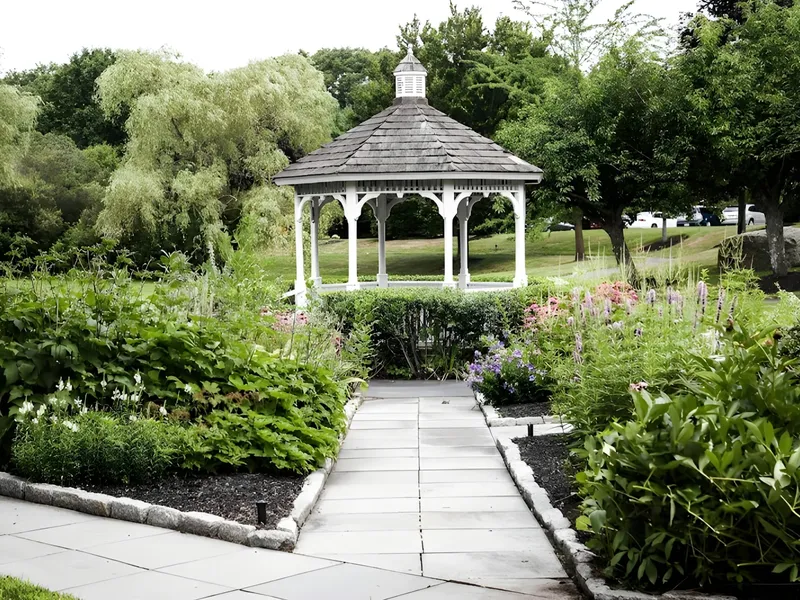 New Pond Village photo 6