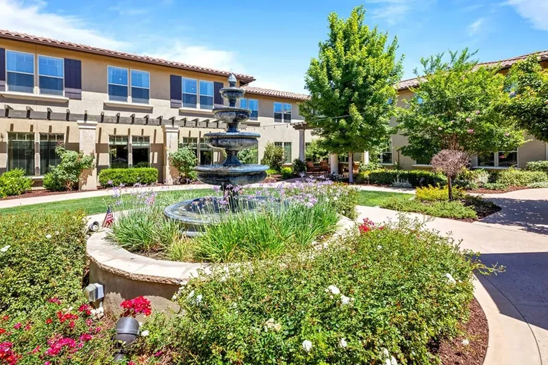 Oakmont of Fresno photo 2