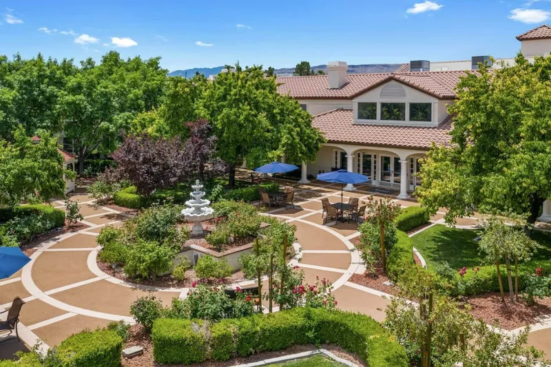 Oakmont of The Lakes photo 5