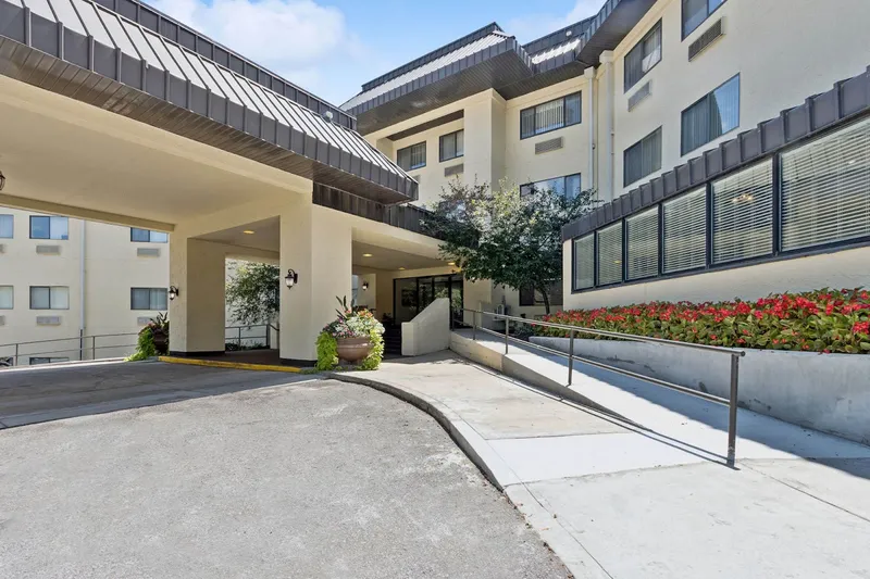 Overland Park Place photo 8