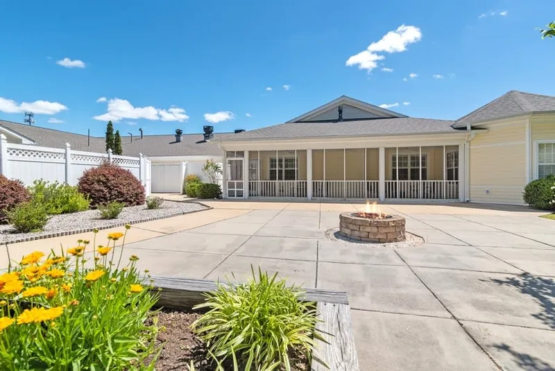 Parkwood Village and The Landing photo 4